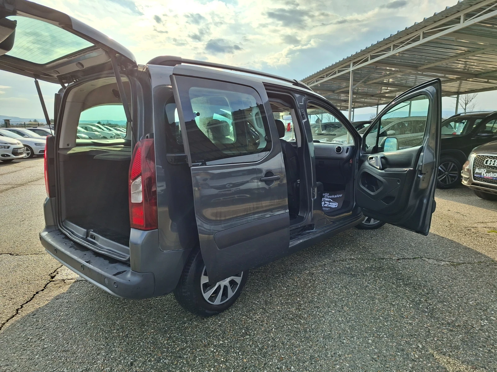 Citroen Berlingo 1, 6 hdi, снимка 11 - Автомобили и джипове - 53758385