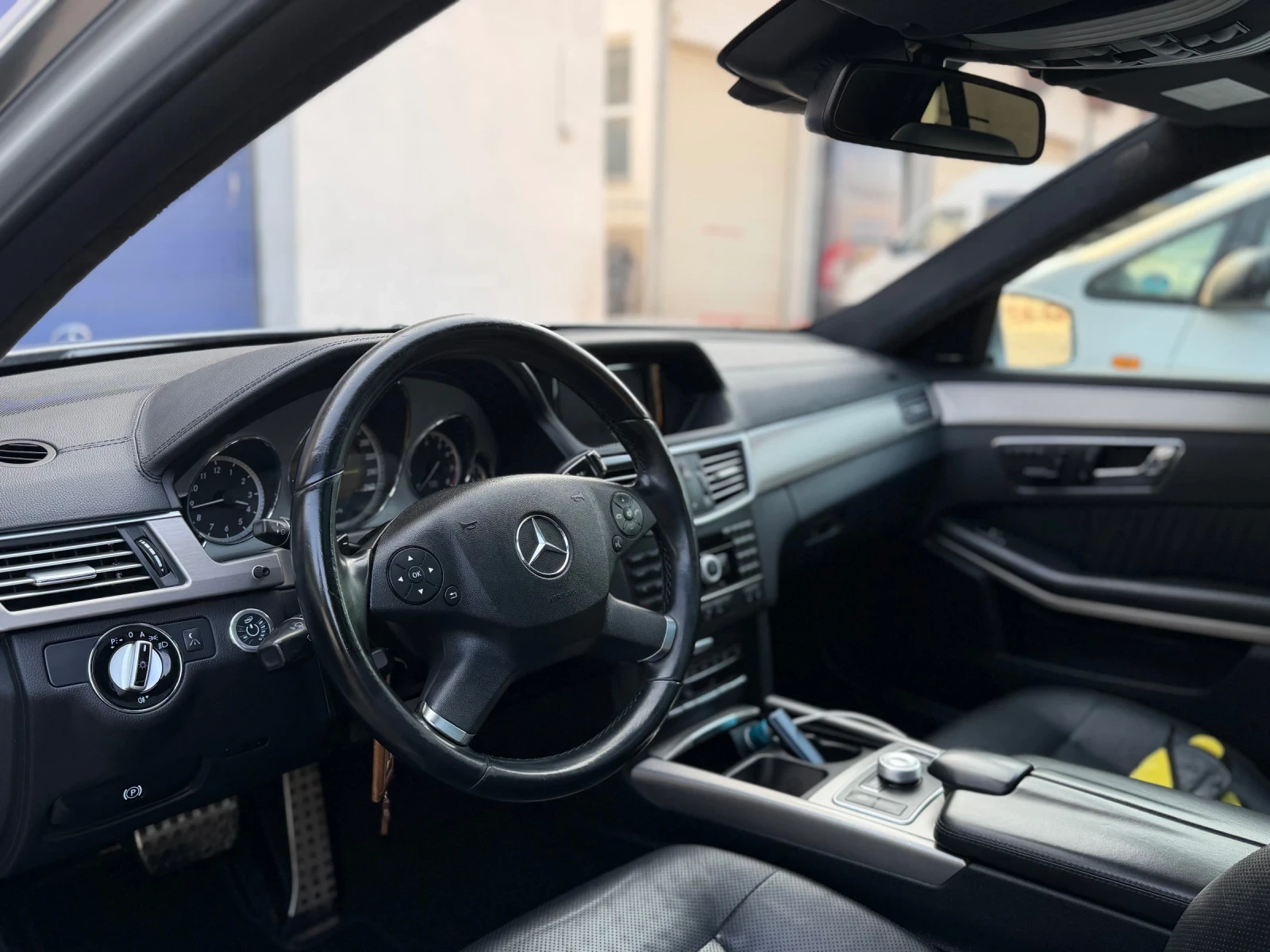 Mercedes-Benz E 500 Avangard AMG Pack 4-matic Full!!, снимка 6 - Автомобили и джипове - 53760967