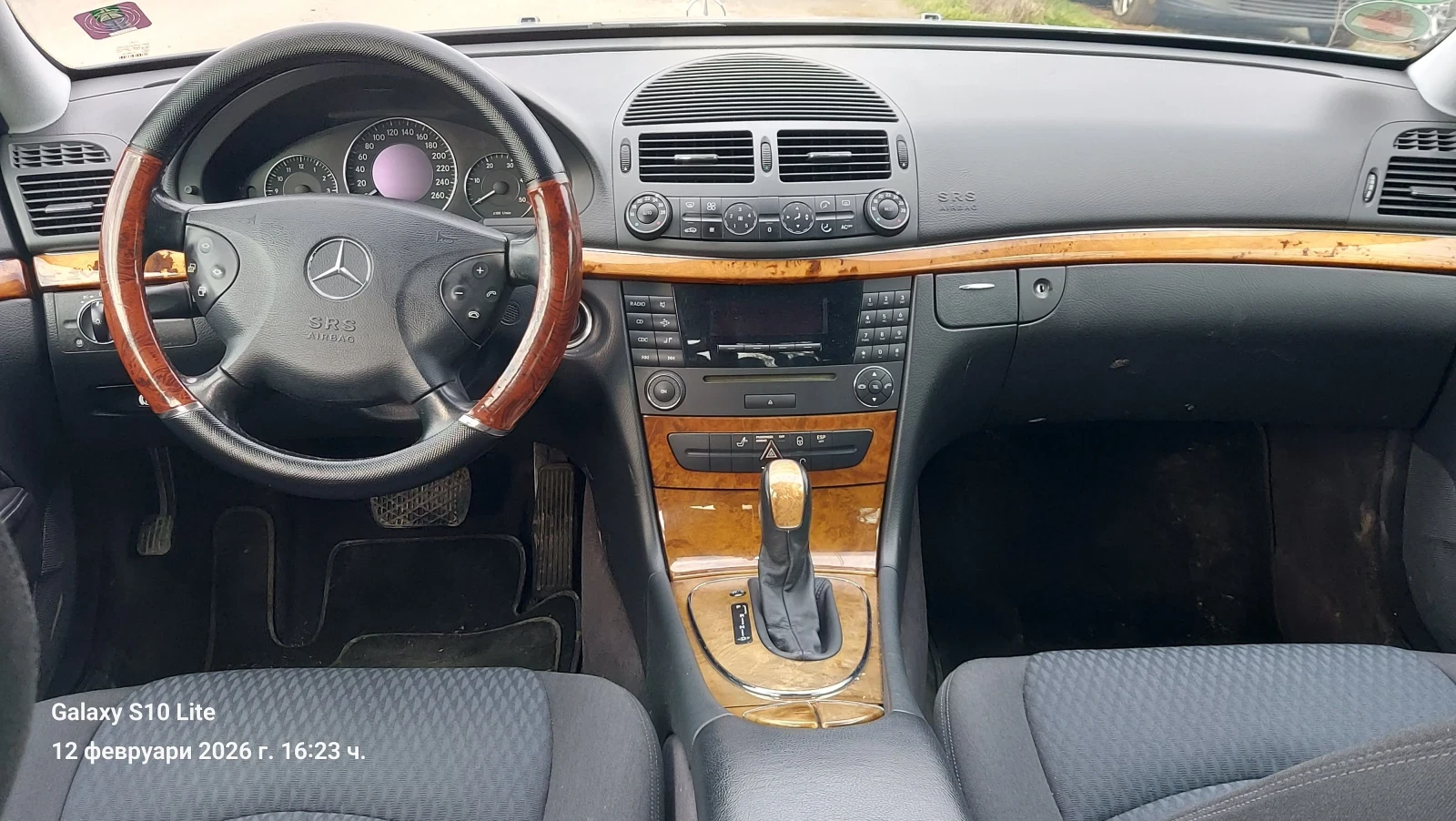 Mercedes-Benz E 220 TDI.Авангард автомат, снимка 13 - Автомобили и джипове - 53866205