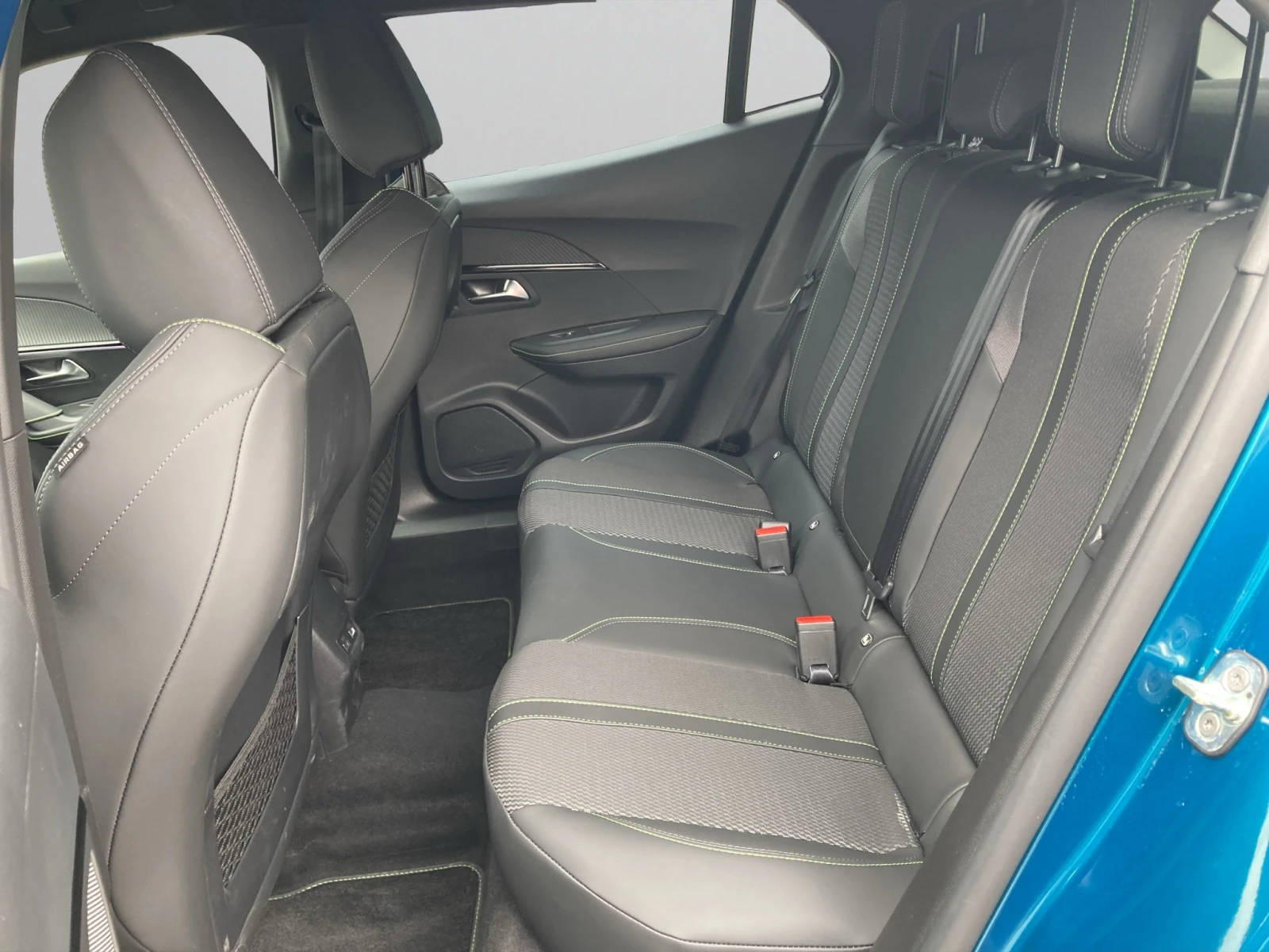 Peugeot 2008 GT 1.2 PureTech 130 EAT8 EURO 6.4, снимка 11 - Автомобили и джипове - 53914904