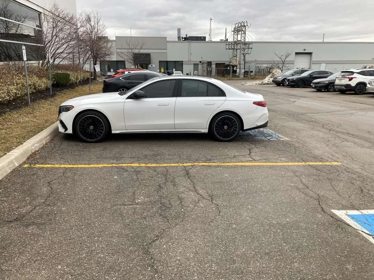 Mercedes-Benz E 350 4MATIC * ДИСТРОНИК* 360 КАМЕРА* ОБДУХВАНЕ* , снимка 5 - Автомобили и джипове - 53964814