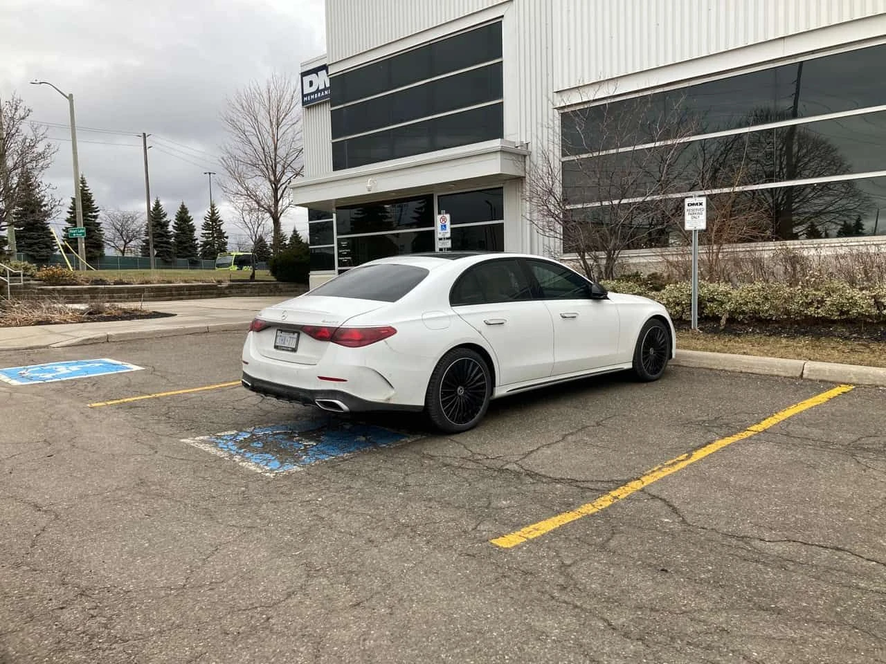 Mercedes-Benz E 350 4MATIC * ДИСТРОНИК* 360 КАМЕРА* ОБДУХВАНЕ* , снимка 7 - Автомобили и джипове - 53964814