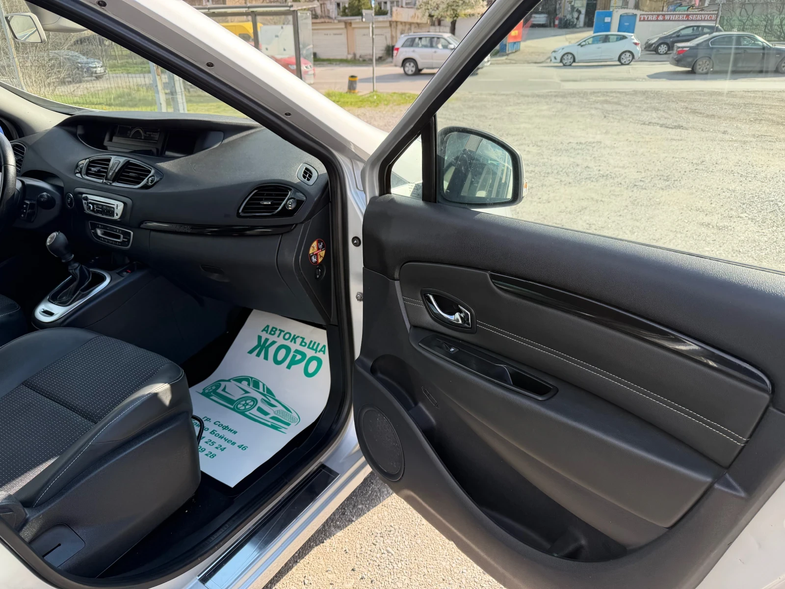 Renault Scenic 1.5 DCI, ПАРКТРОНИК, НАВИ, КОЖА , KEYLESS, снимка 8 - Автомобили и джипове - 54126340