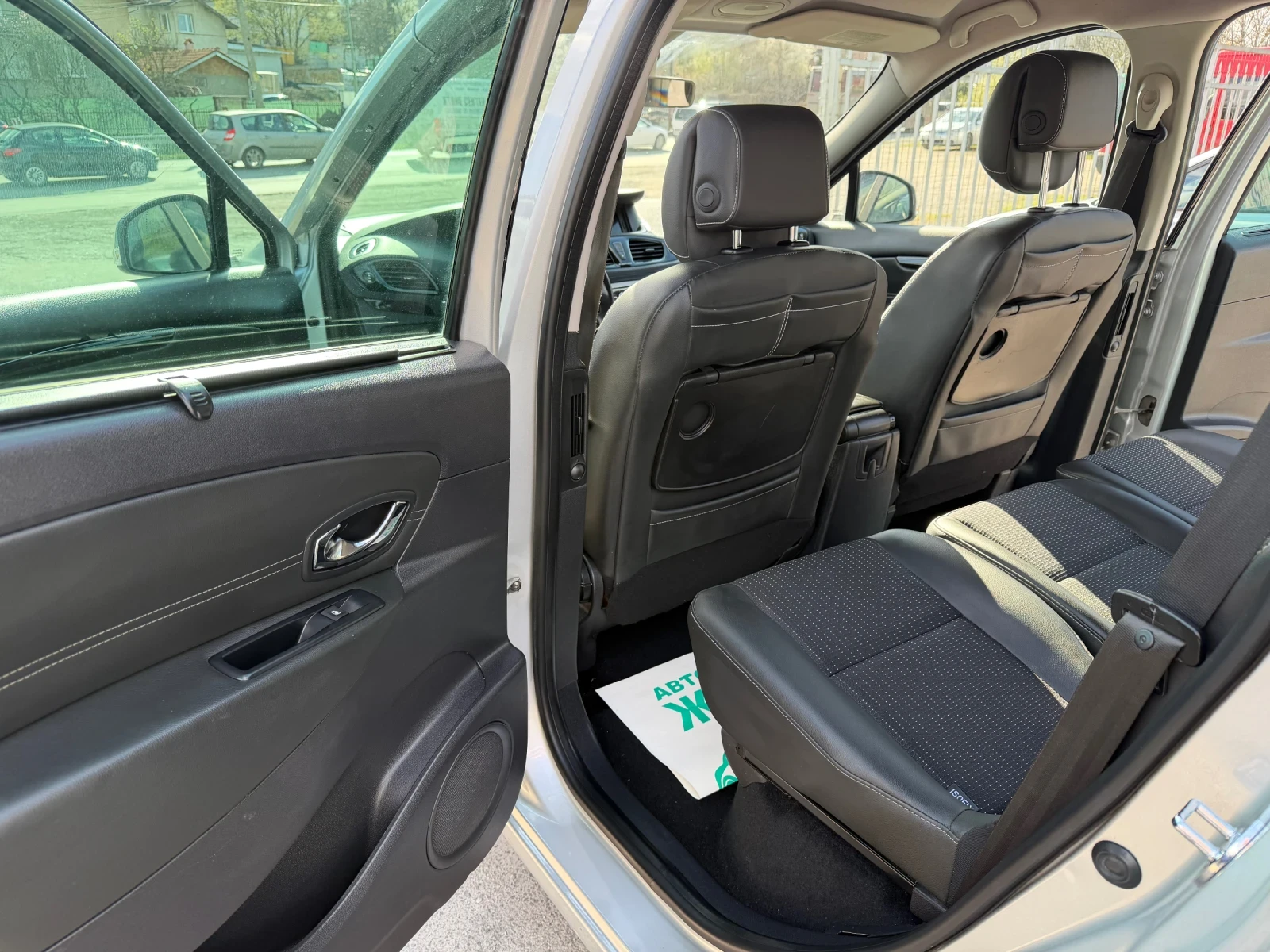 Renault Scenic 1.5 DCI, ПАРКТРОНИК, НАВИ, КОЖА , KEYLESS, снимка 11 - Автомобили и джипове - 54126340