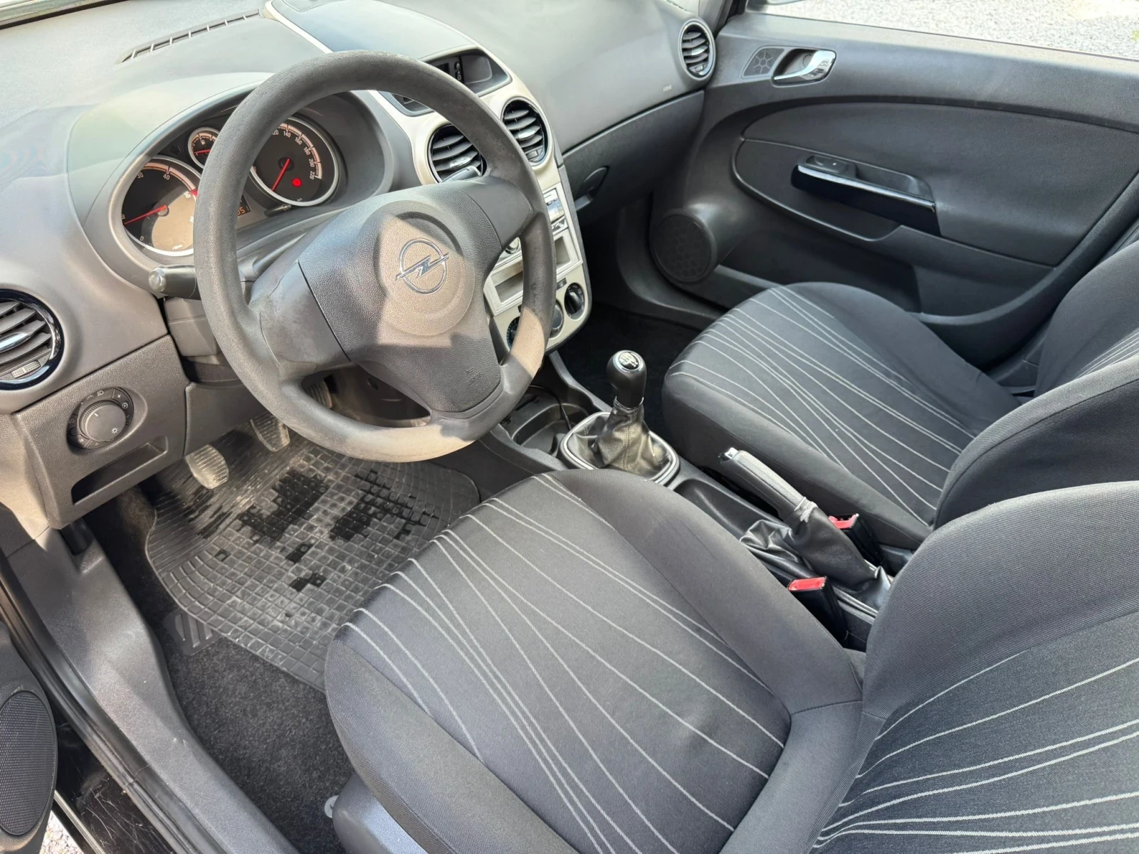 Opel Corsa 1.3CDTi/KLIMA, снимка 8 - Автомобили и джипове - 54676049