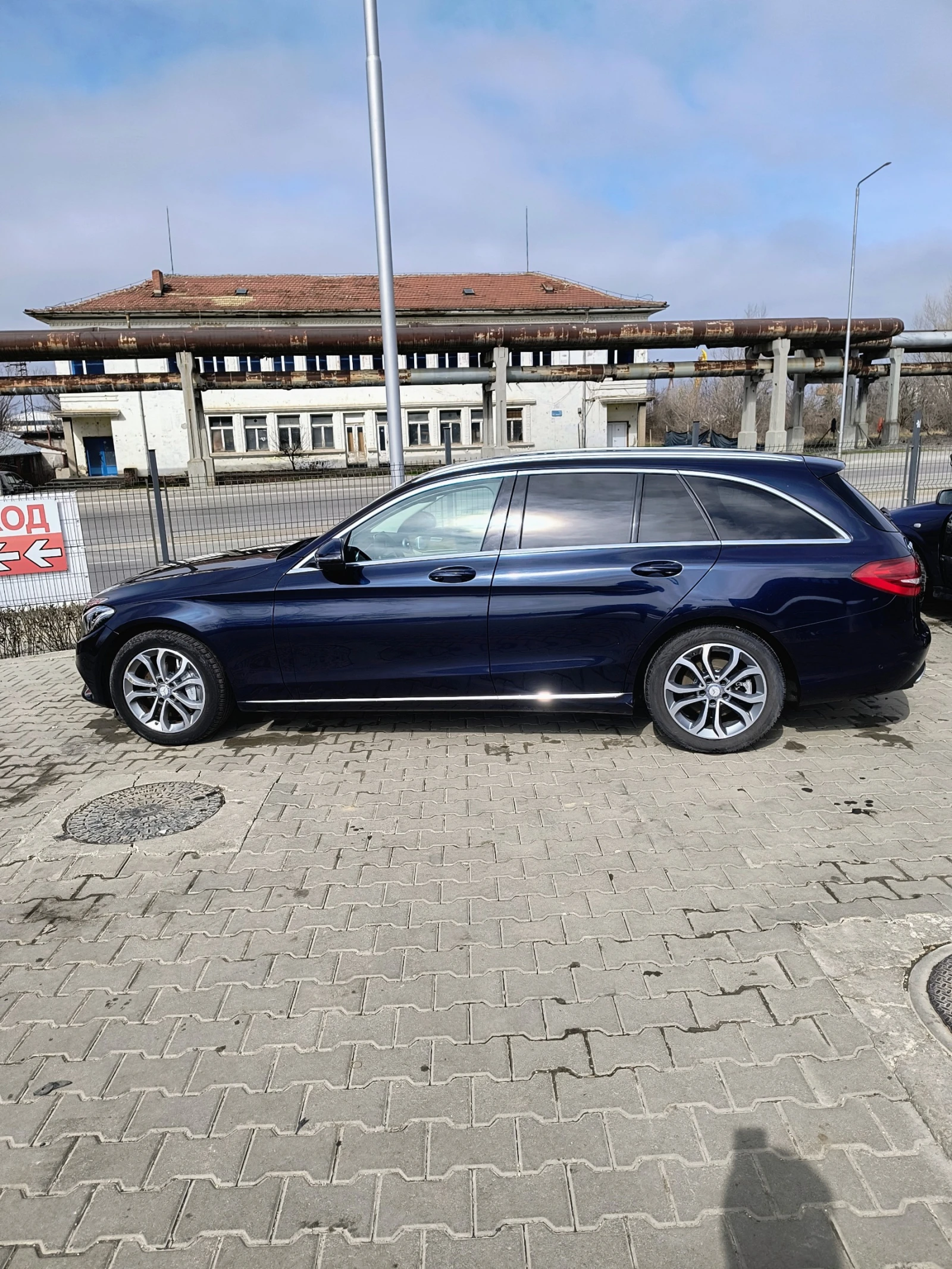 Mercedes-Benz C 350 Премиум Изпълнение Full Led, снимка 2 - Автомобили и джипове - 54802005