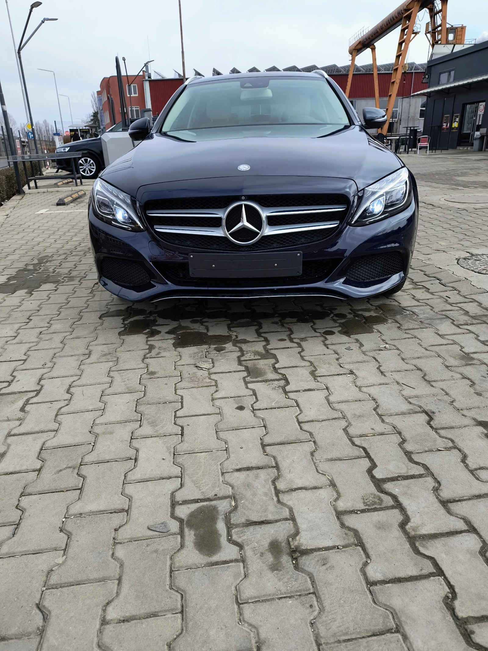 Mercedes-Benz C 350 Премиум Изпълнение Full Led, снимка 3 - Автомобили и джипове - 54802005