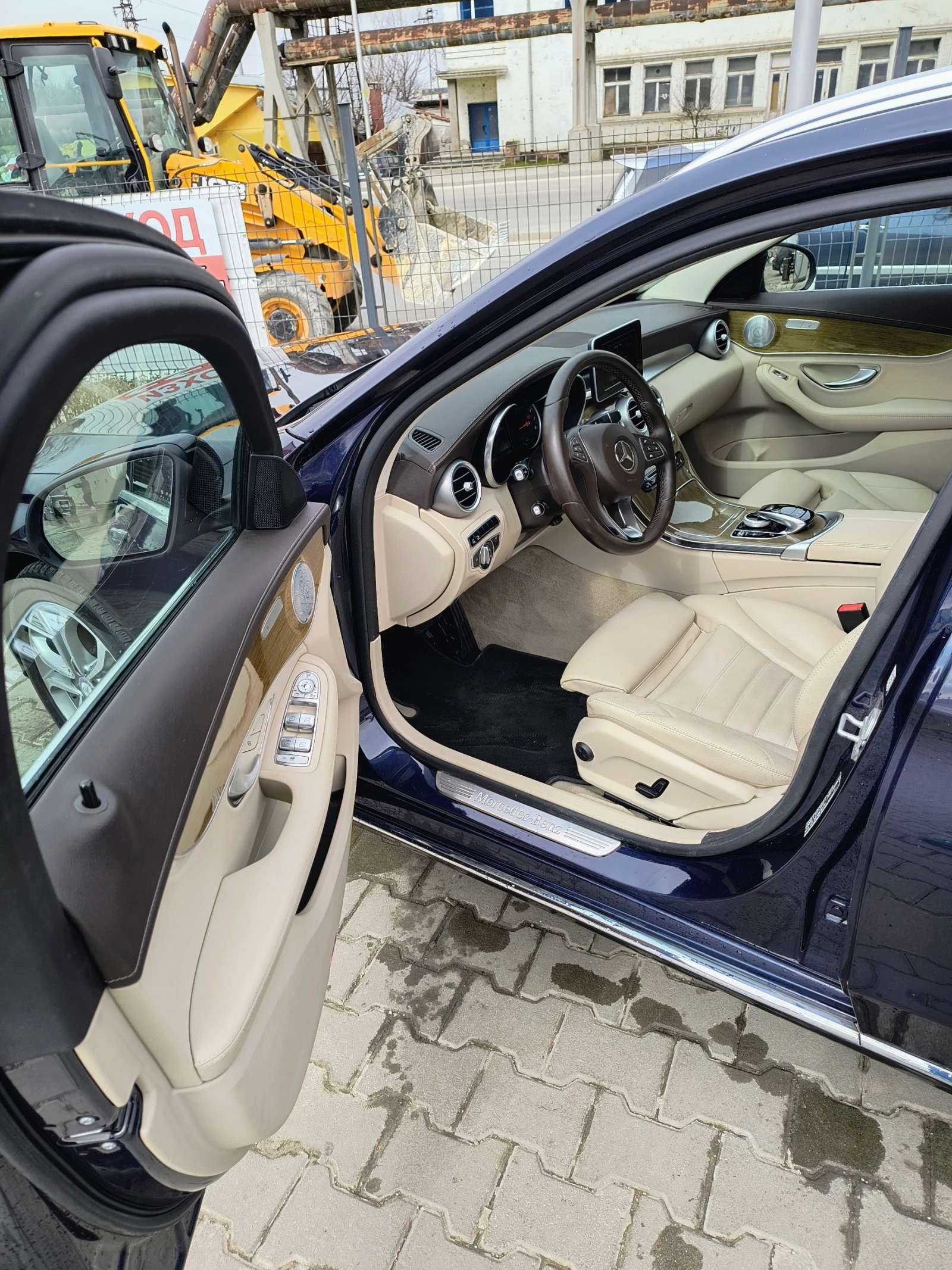 Mercedes-Benz C 350 Премиум Изпълнение Full Led, снимка 12 - Автомобили и джипове - 54802005