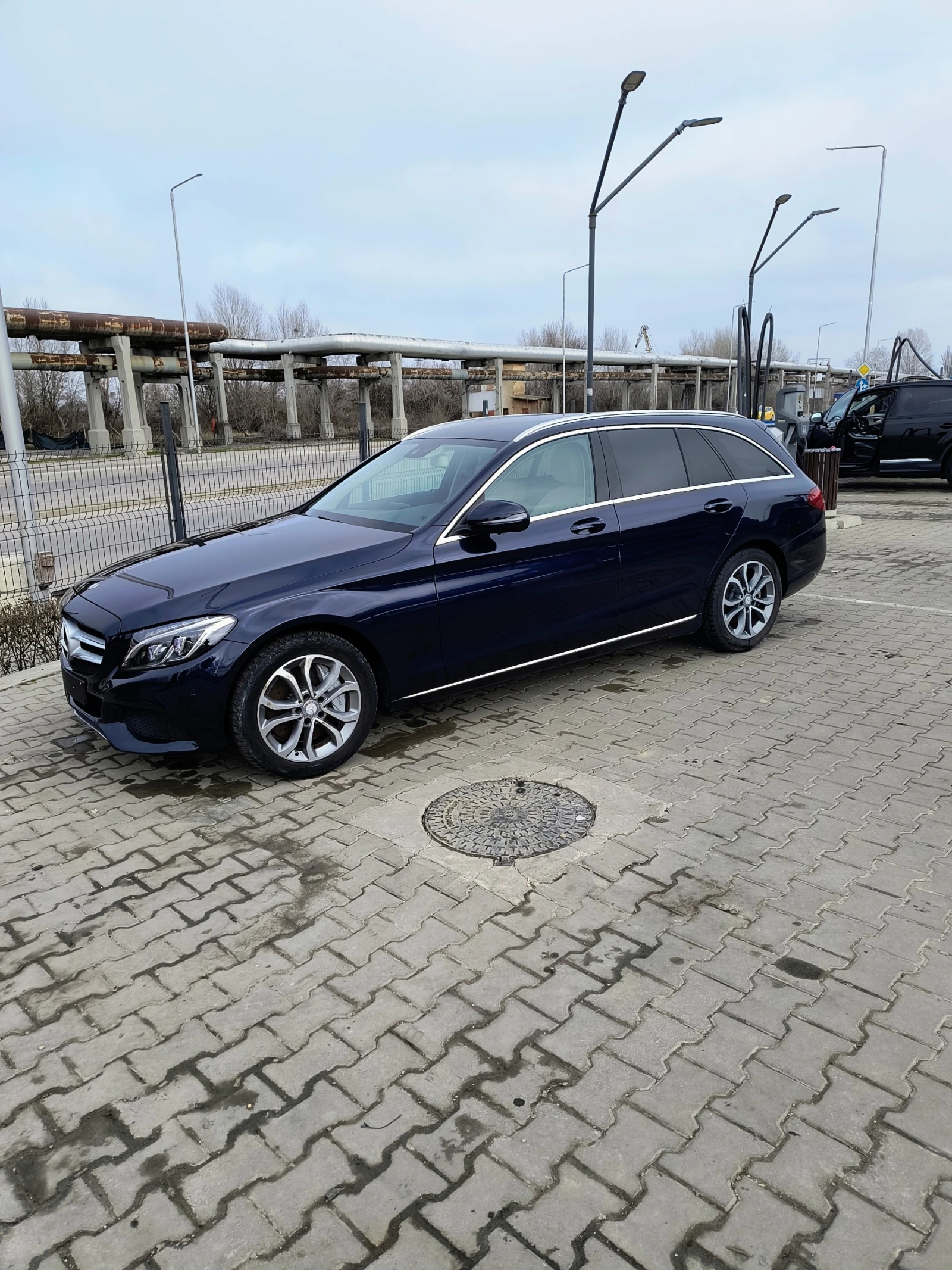 Mercedes-Benz C 350 Премиум Изпълнение Full Led, снимка 4 - Автомобили и джипове - 54802005