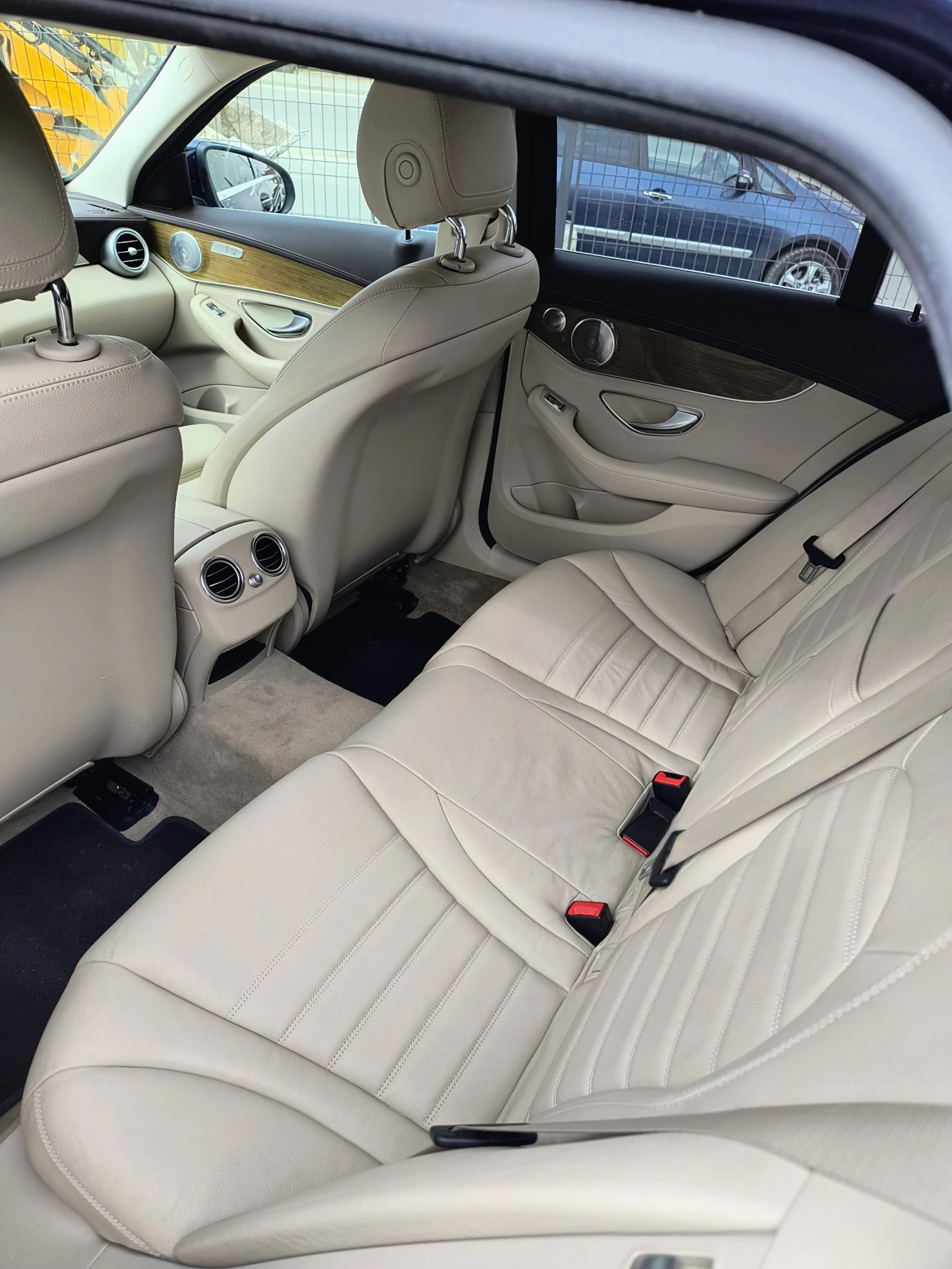 Mercedes-Benz C 350 Премиум Изпълнение Full Led, снимка 8 - Автомобили и джипове - 54802005