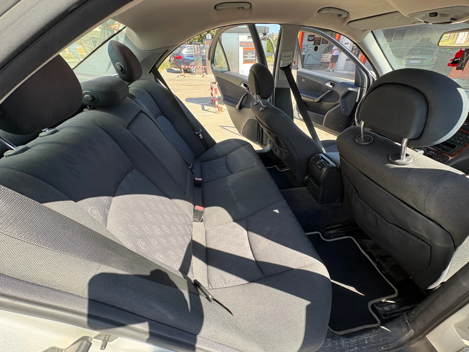 Mercedes-Benz C 180, снимка 9 - Автомобили и джипове - 55531654