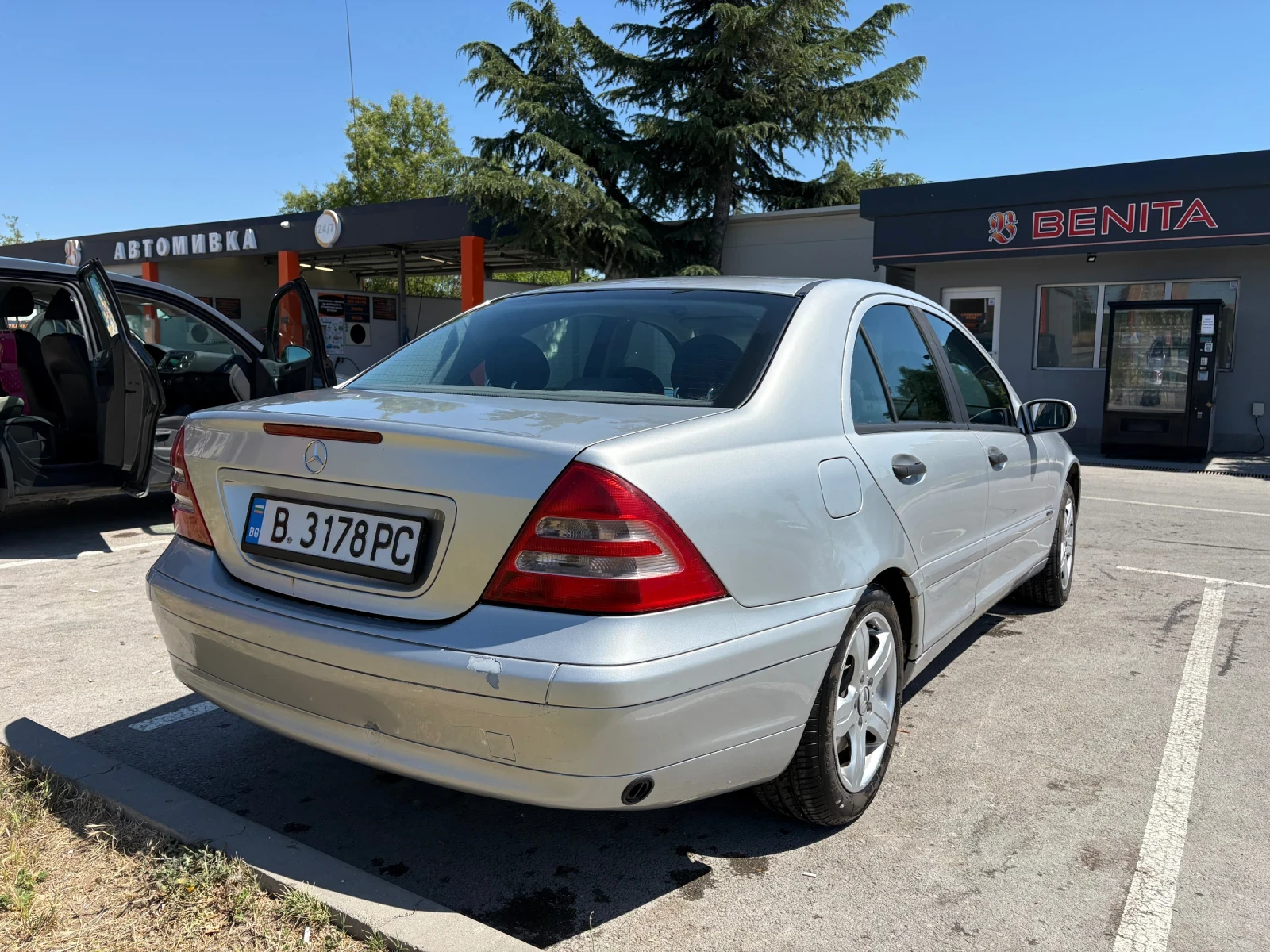 Mercedes-Benz C 180, снимка 4 - Автомобили и джипове - 55531654