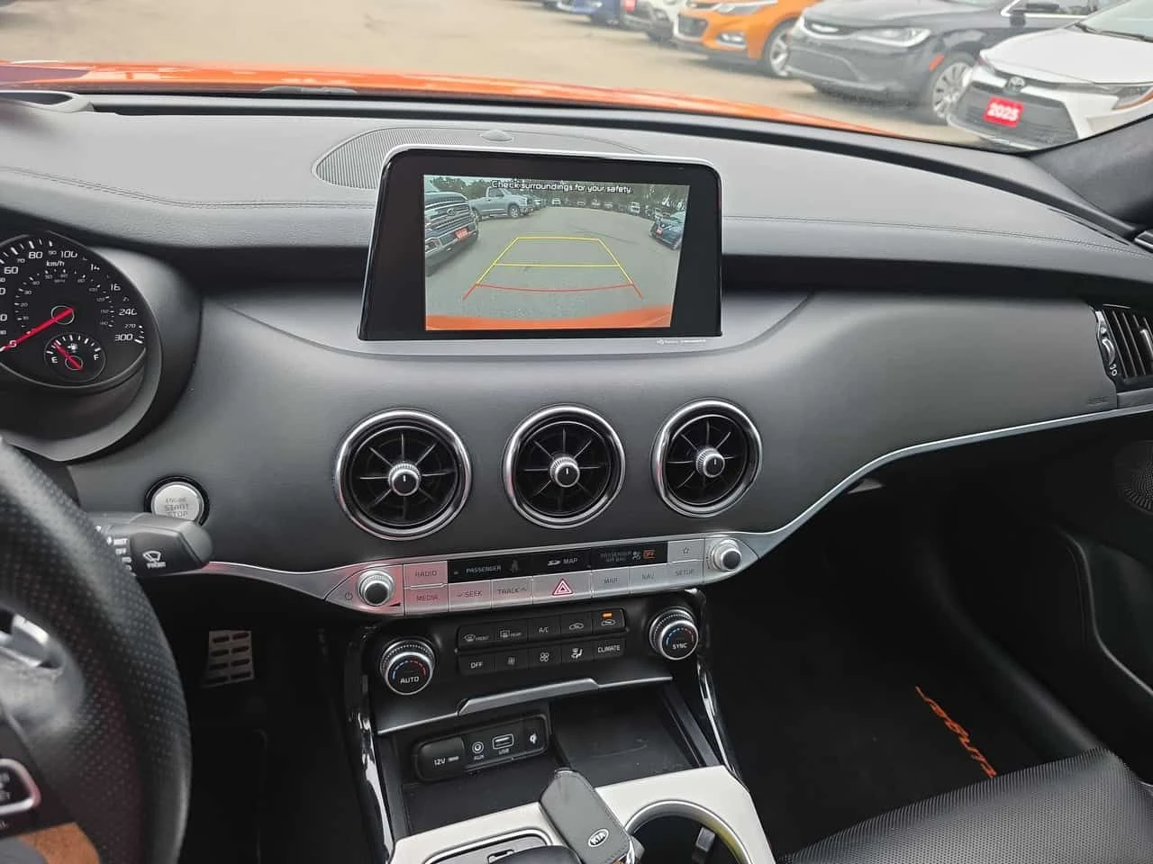 Kia Stinger GT Limited | HUD | ШИБИДАХ | CARFAX | , снимка 9 - Автомобили и джипове - 55538081