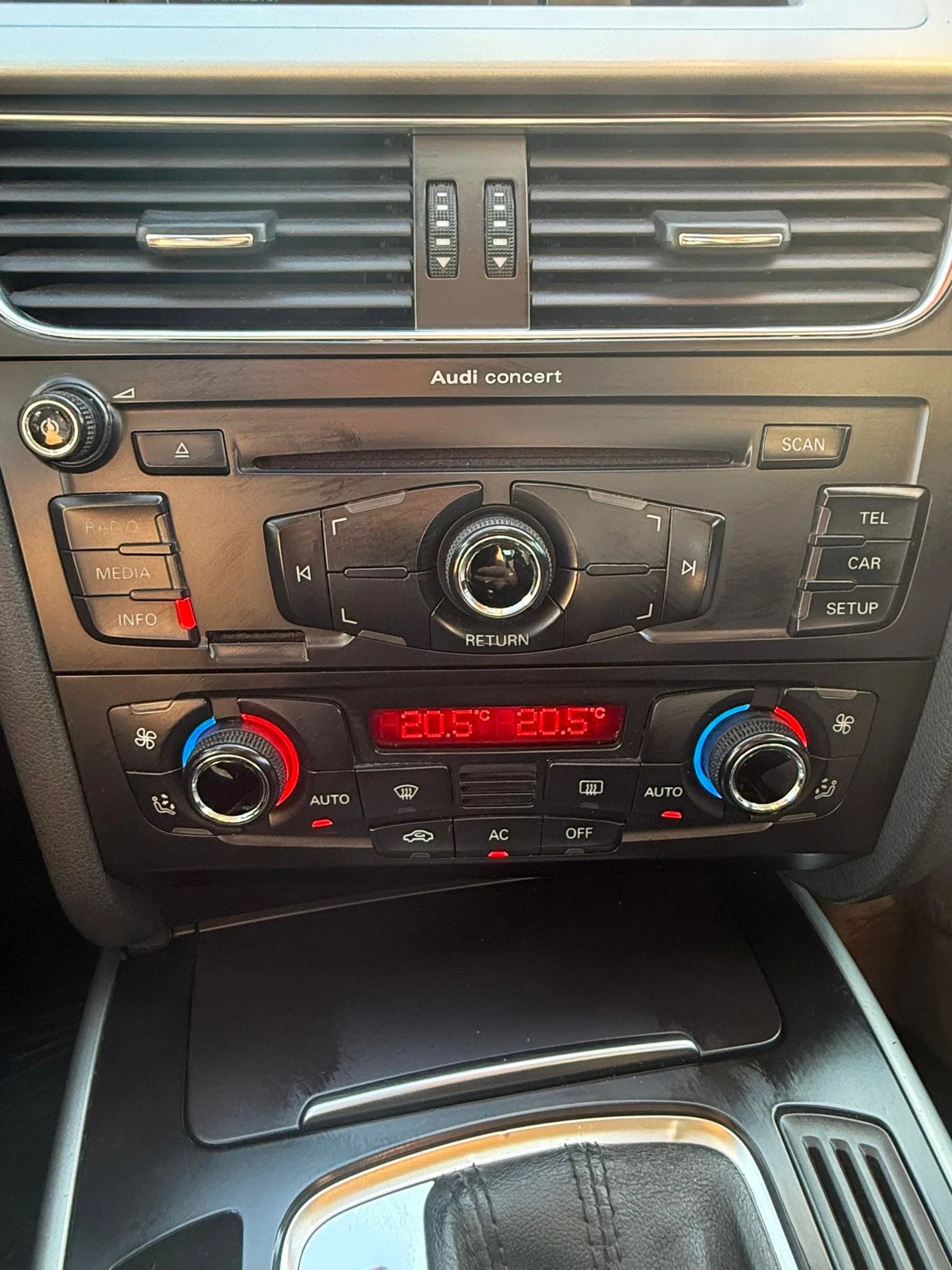 Audi A4 B8 8K 1.8 TFSI Multitronic, снимка 13 - Автомобили и джипове - 55974844