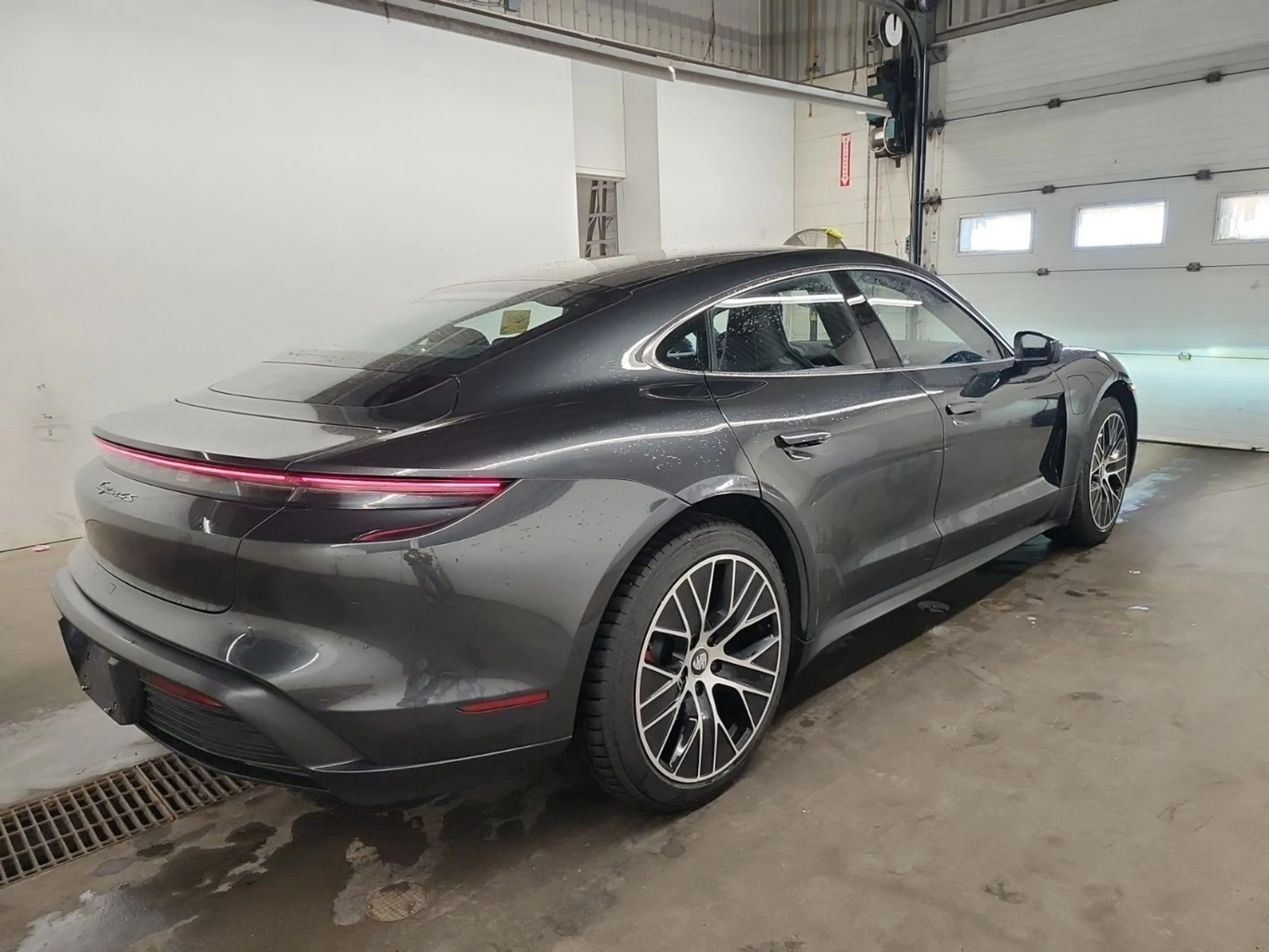 Porsche Taycan 4S* Performance Battery* , снимка 4 - Автомобили и джипове - 56239275