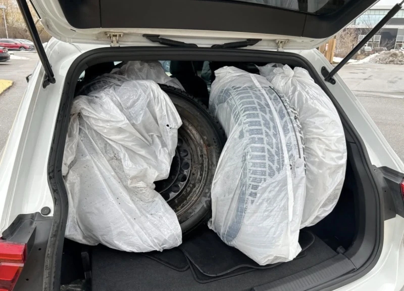 VW Tiguan R-LINE * * COMFORTLINE * * 1 СОБСТВЕНИК * * КАМЕРА, снимка 12 - Автомобили и джипове - 53128201