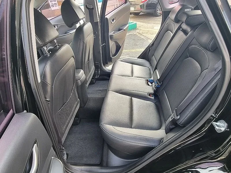 Hyundai Kona 1.6D - САМО 30% АВАНС, снимка 13 - Автомобили и джипове - 56028497