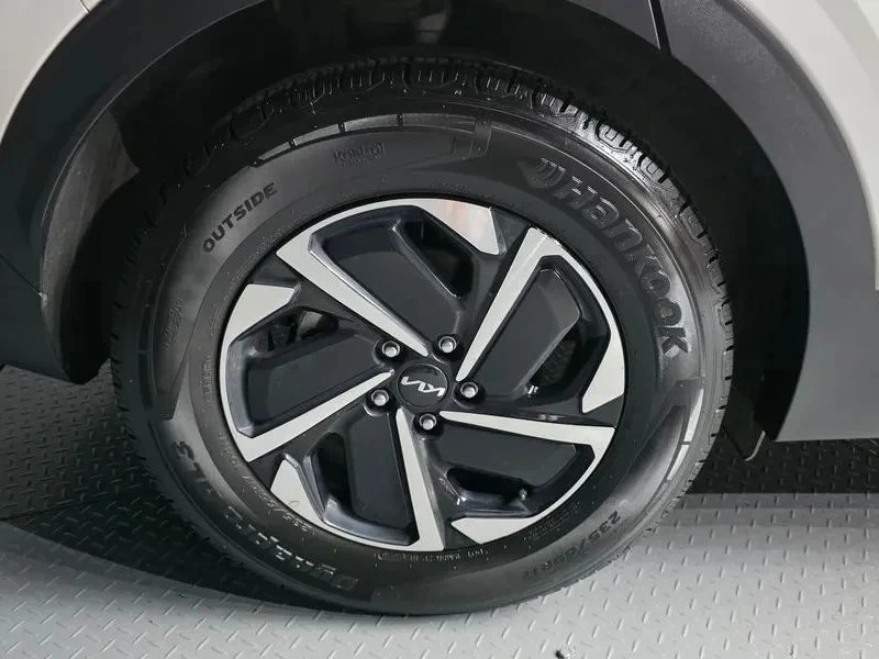Kia Sportage, снимка 4 - Автомобили и джипове - 56685265