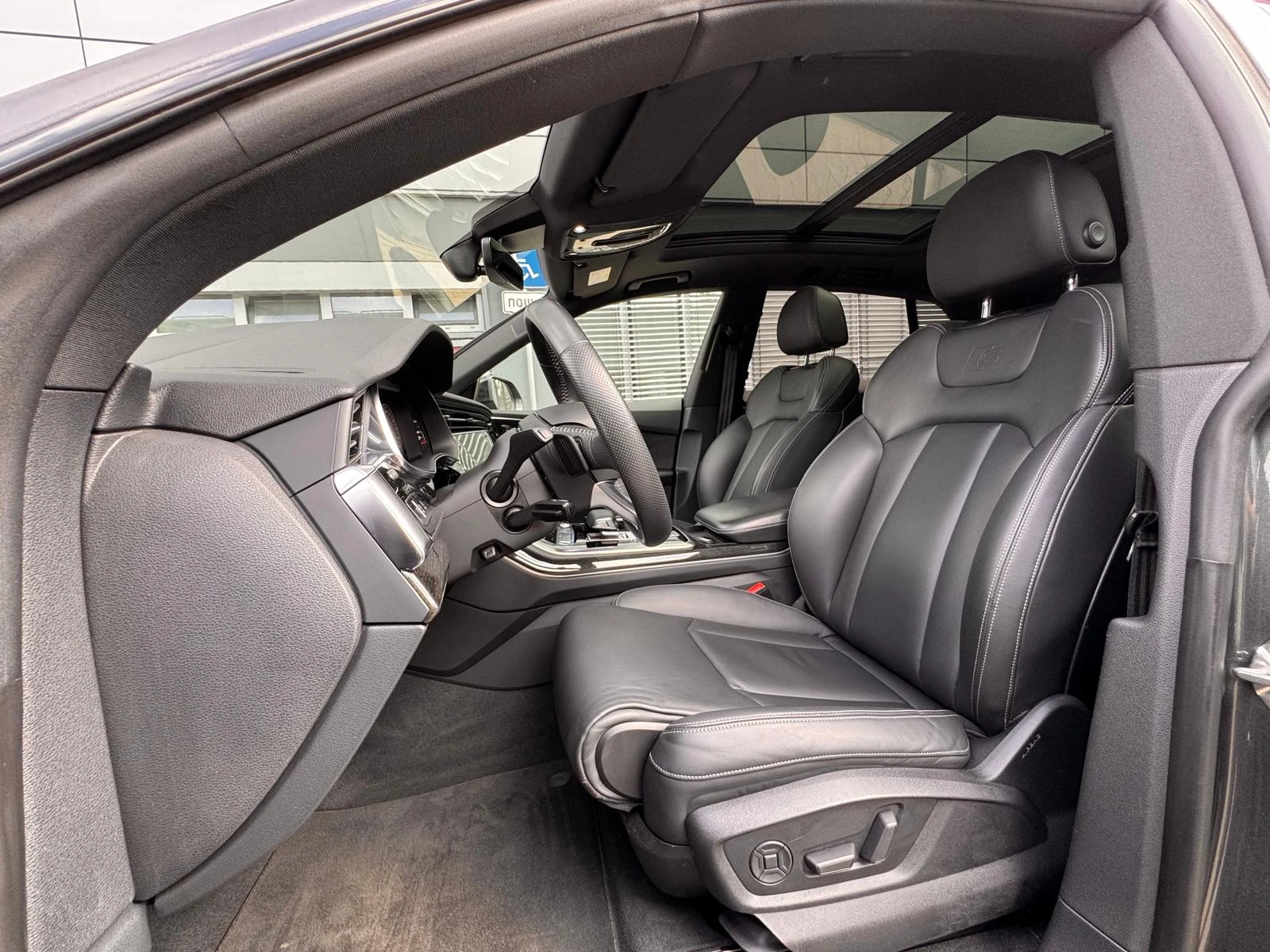 Audi Q8 50 TDi 3xS-line 360 Soft close Head-up, снимка 11 - Автомобили и джипове - 54818154