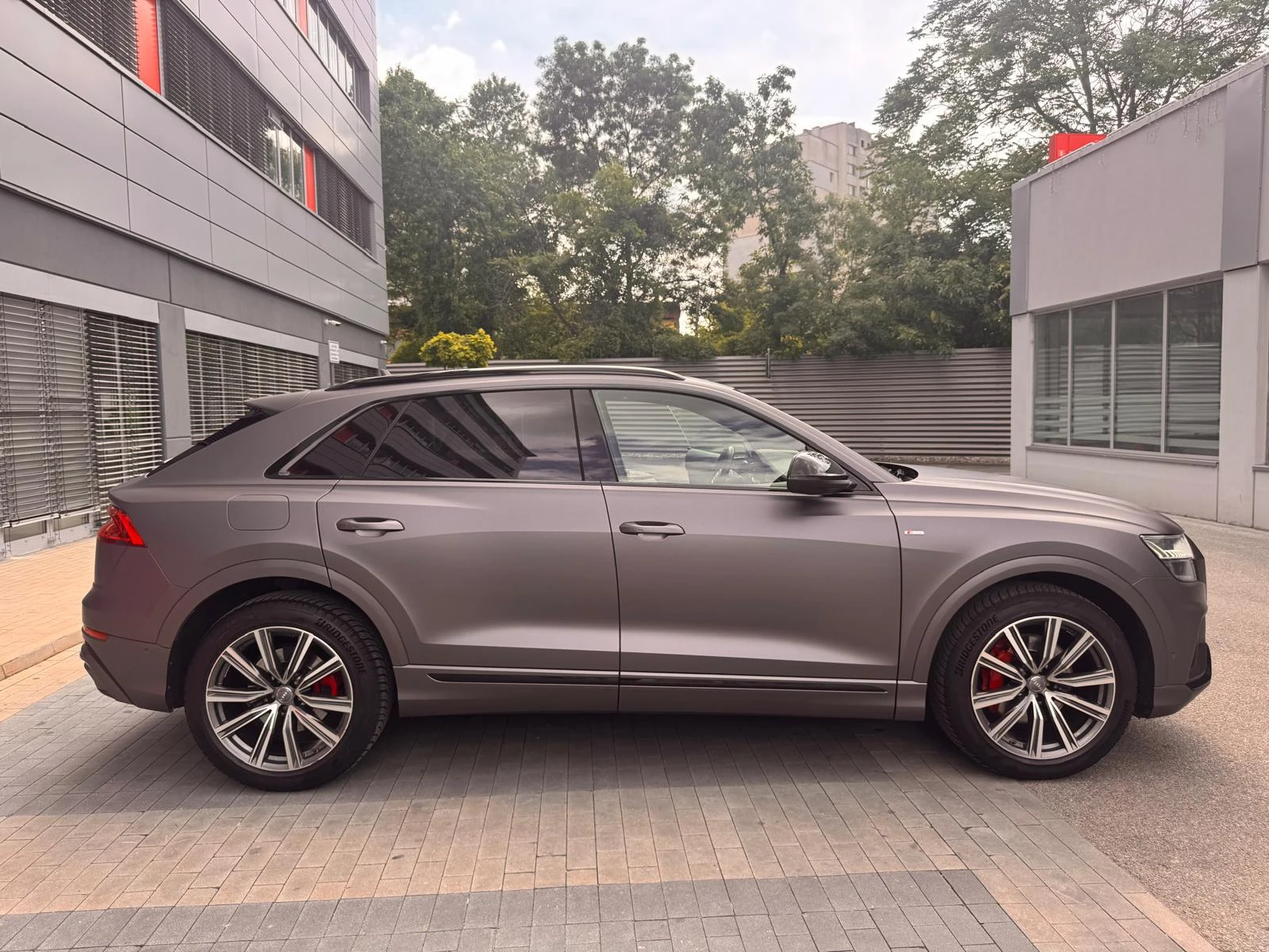 Audi Q8 50 TDi 3xS-line 360 Soft close Head-up, снимка 8 - Автомобили и джипове - 54818154