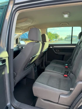 VW Touran 2.0TDI 170ps DSG 7 места Топ Камера/Нави/ Подгрев , снимка 16