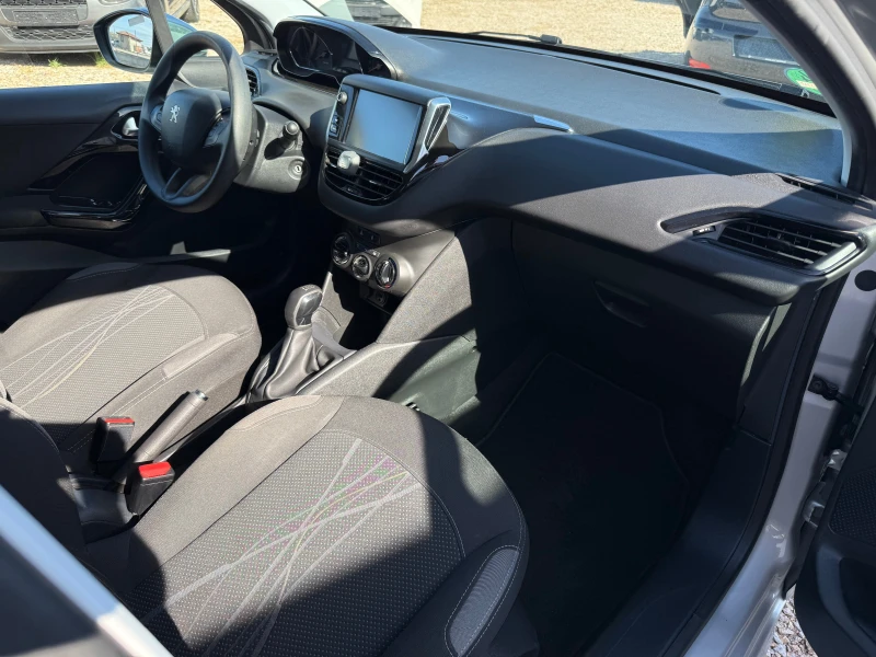 Peugeot 208 1.2i/NAV/PDC/Service book/Euro6, снимка 12 - Автомобили и джипове - 51544472