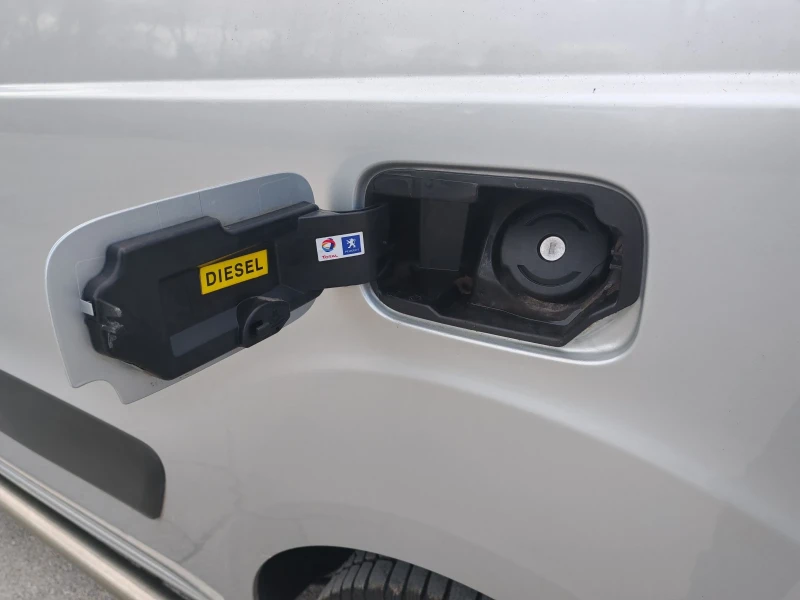 Peugeot Partner 1.6HDI LONG , снимка 13 - Автомобили и джипове - 52972290