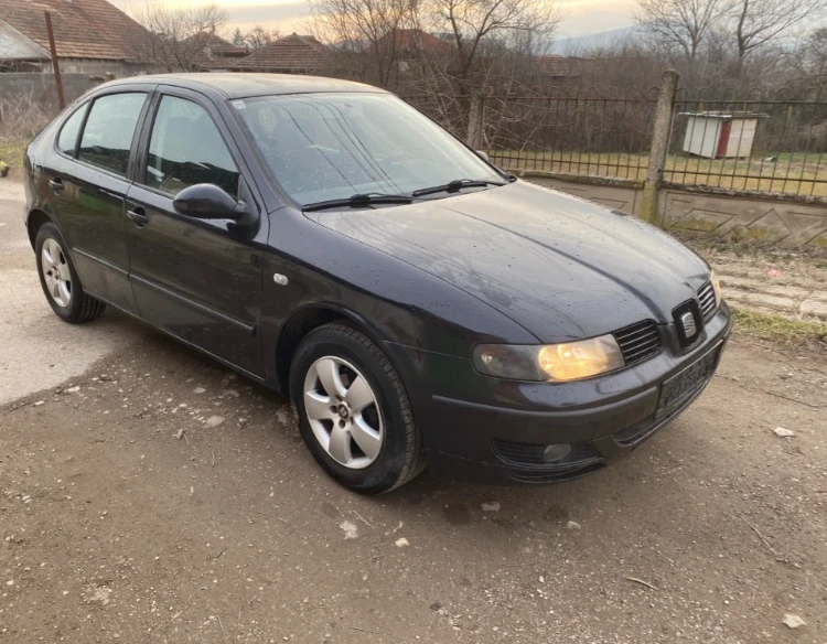 Seat Leon 1.4 Бензин, снимка 4 - Автомобили и джипове - 49197141