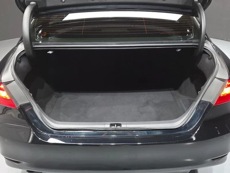 Toyota Camry (Xv70) 2.5 Le Hybrid, снимка 15 - Автомобили и джипове - 56289354