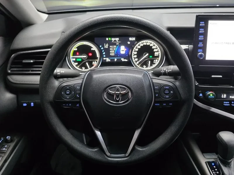 Toyota Camry (Xv70) 2.5 Le Hybrid, снимка 13 - Автомобили и джипове - 56289354