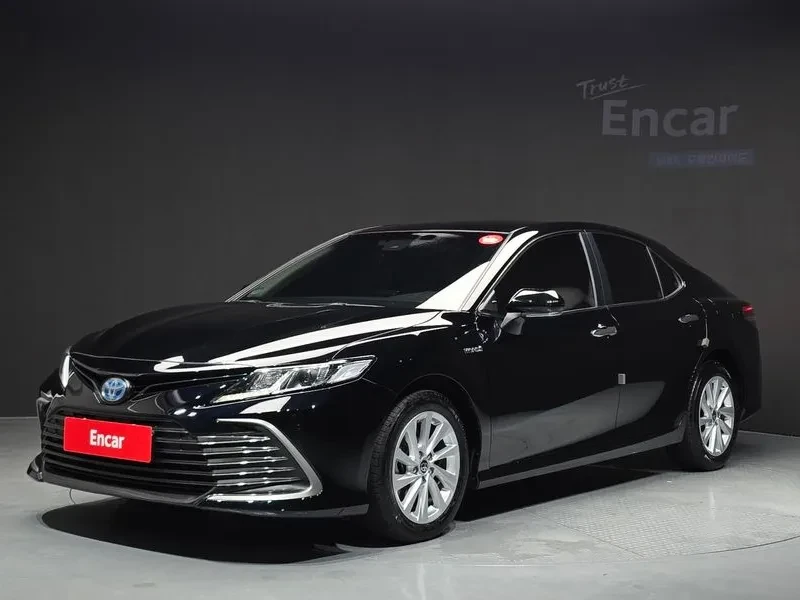 Toyota Camry (Xv70) 2.5 Le Hybrid