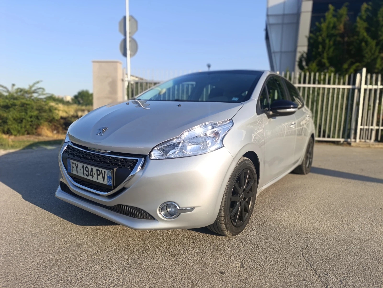 Peugeot 208 1.6 eHDI - изображение 2