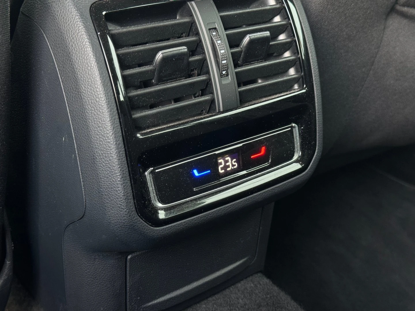 VW Passat Business 2.0 TDI SCR DSG - изображение 8