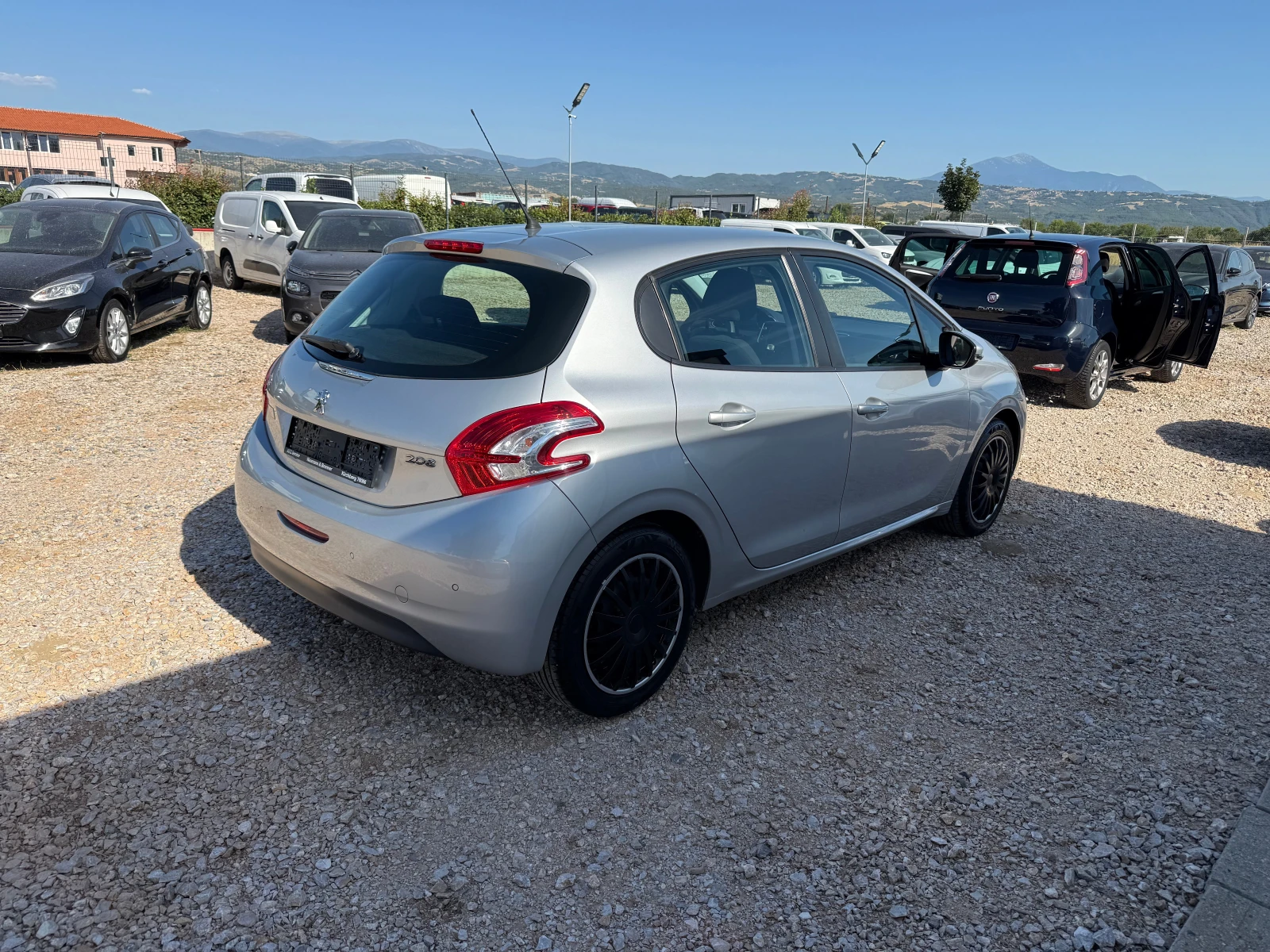 Peugeot 208 1.2i/NAV/PDC/Service book/Euro6 - изображение 2