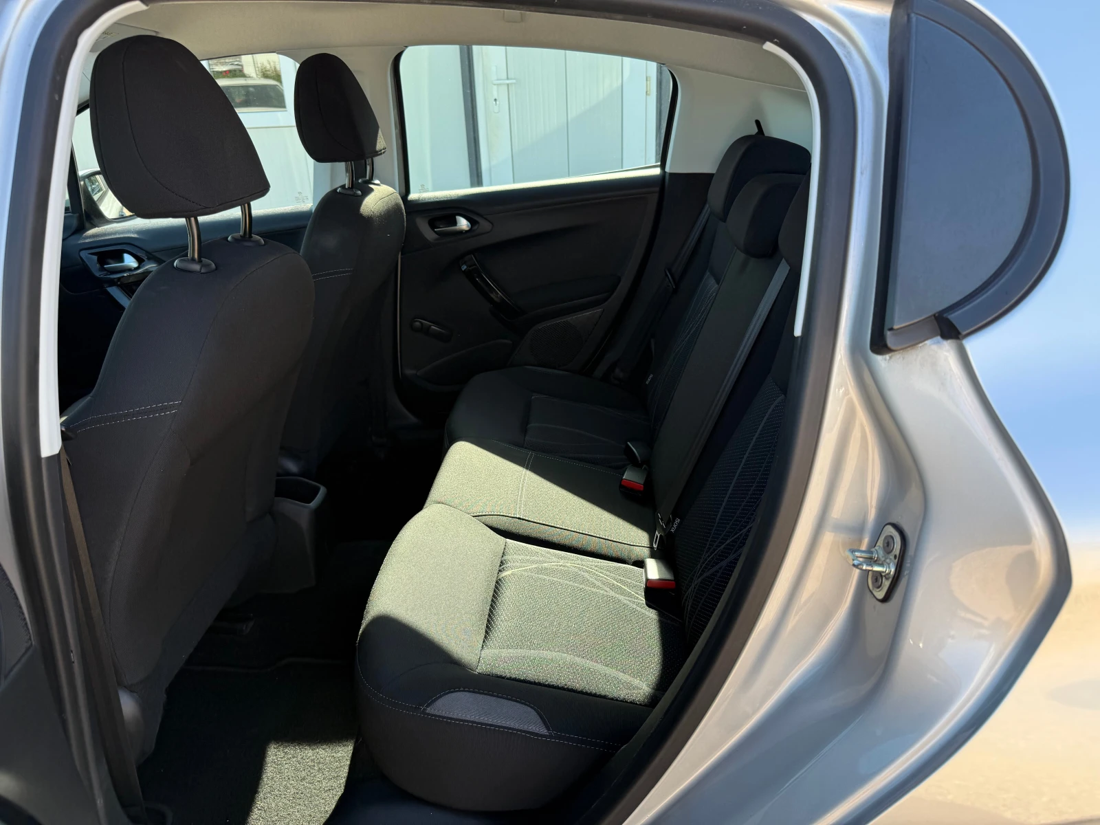 Peugeot 208 1.2i/NAV/PDC/Service book/Euro6 - изображение 8