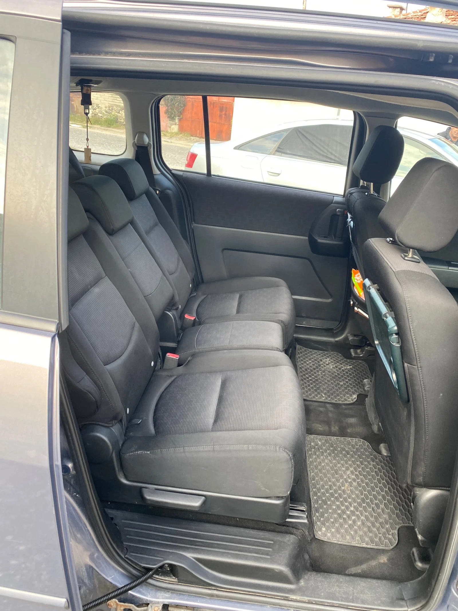 Mazda 5 2.0 - изображение 5