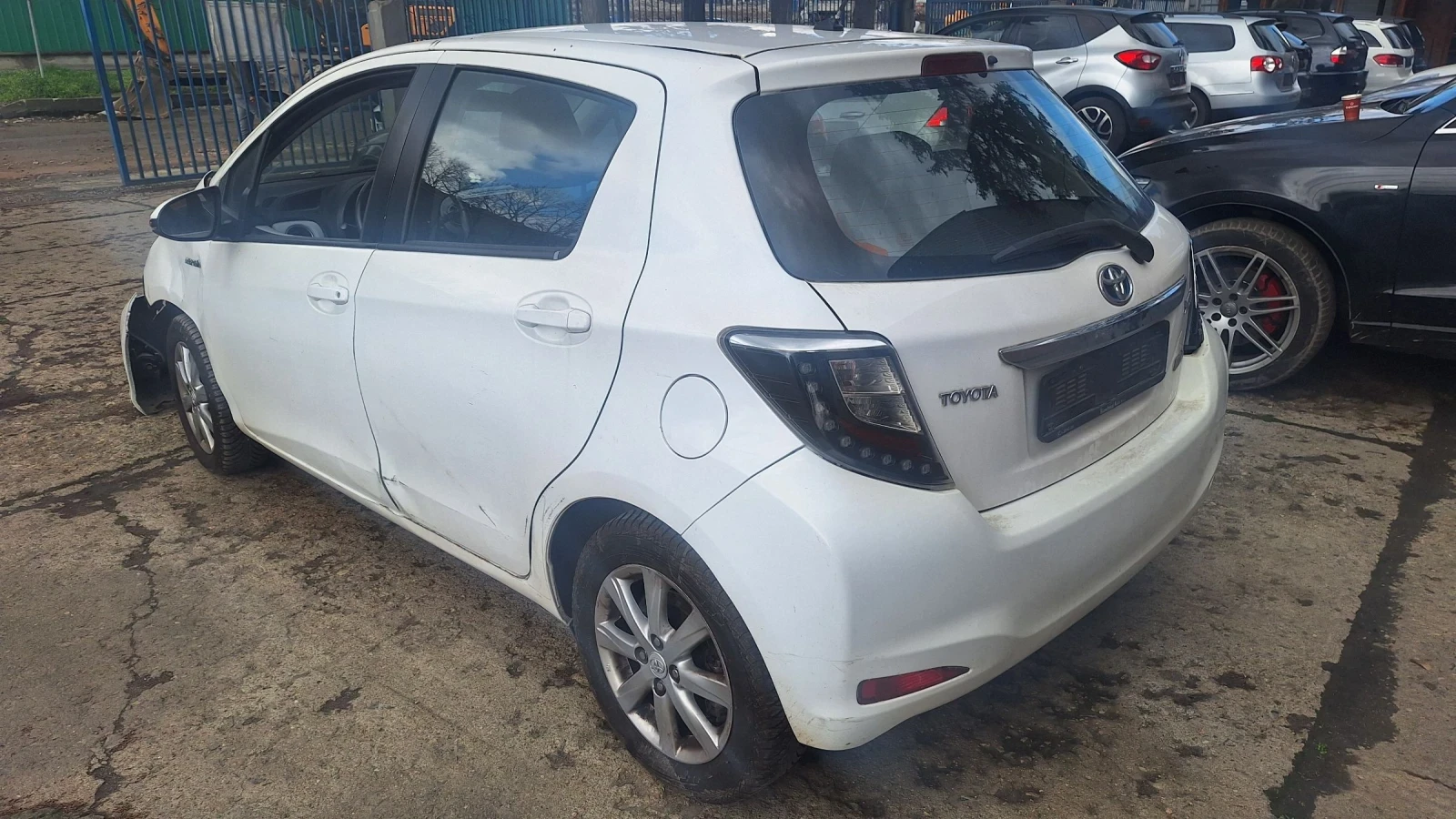 Toyota Yaris, снимка 10 - Автомобили и джипове - 54086607