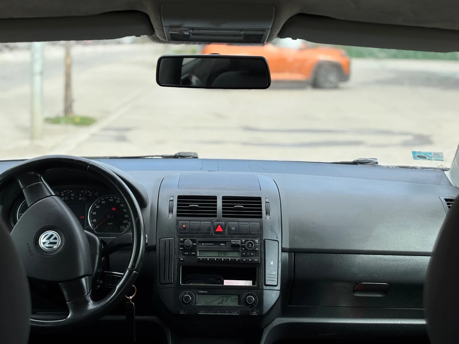 VW Polo 1.4 TDI Facelift перфектна !, снимка 9 - Автомобили и джипове - 54159166