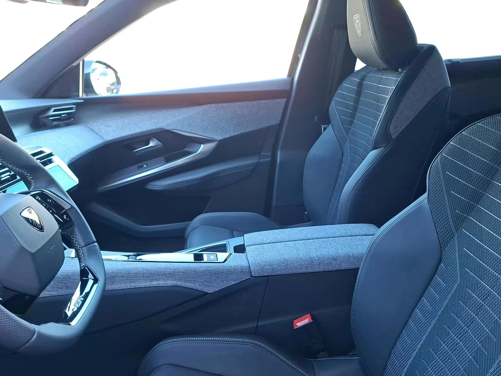 Peugeot 5008 НОВ!/1.2MHEV/145HP/GT-LINE/CAM/LED/NAVI/223q, снимка 3 - Автомобили и джипове - 54332885