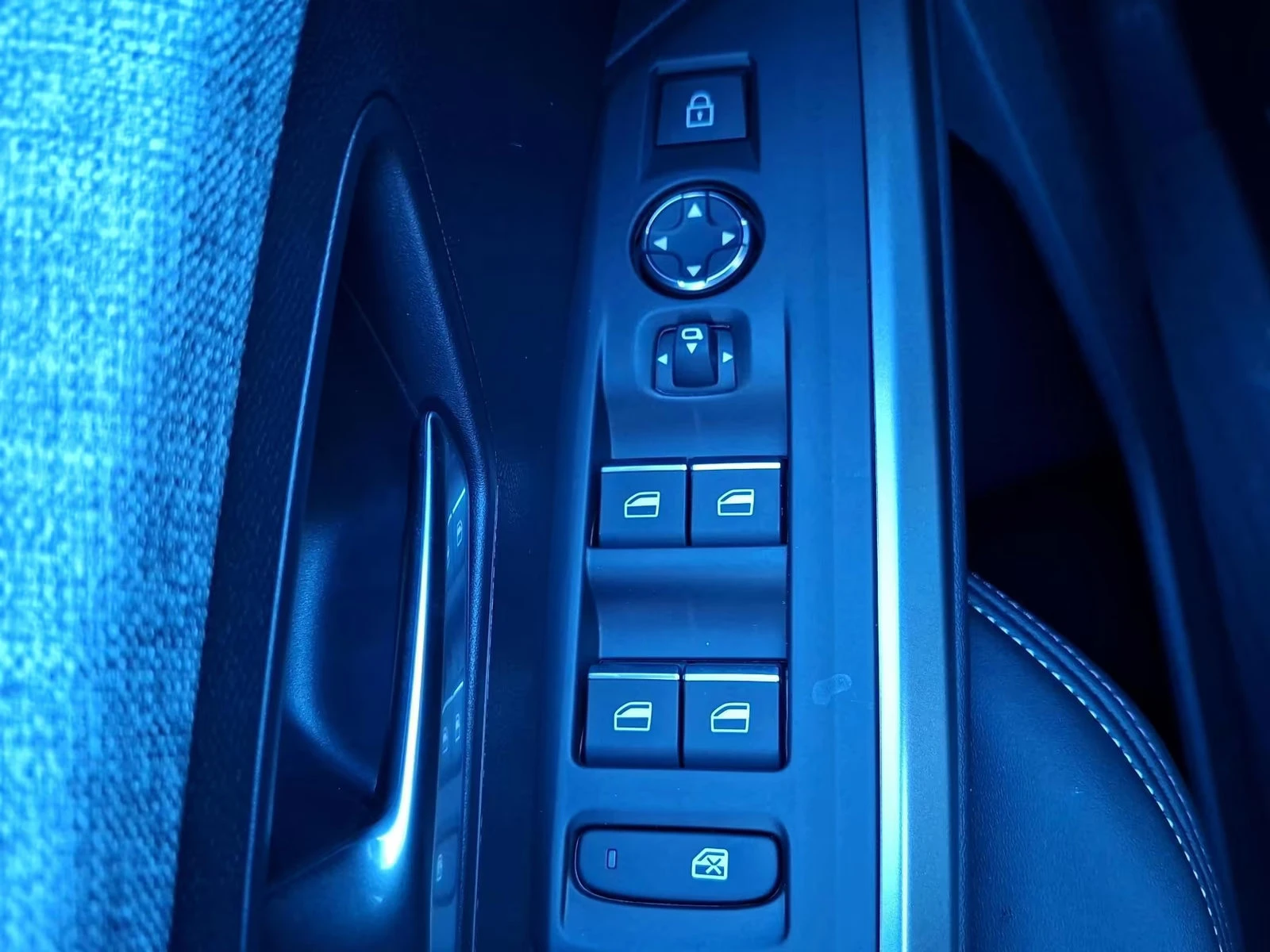 Peugeot 5008 НОВ!/1.2MHEV/145HP/GT-LINE/CAM/LED/NAVI/223q, снимка 12 - Автомобили и джипове - 54332885