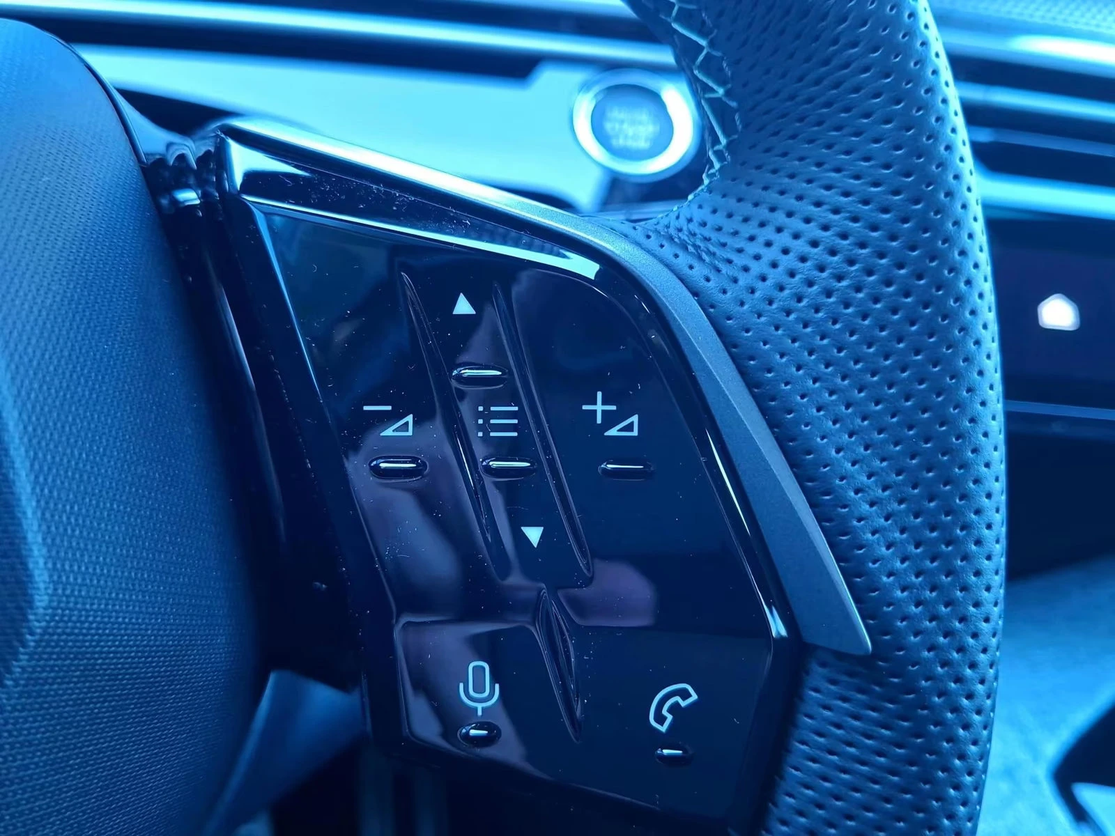 Peugeot 5008 НОВ!/1.2MHEV/145HP/GT-LINE/CAM/LED/NAVI/223q, снимка 6 - Автомобили и джипове - 54332885