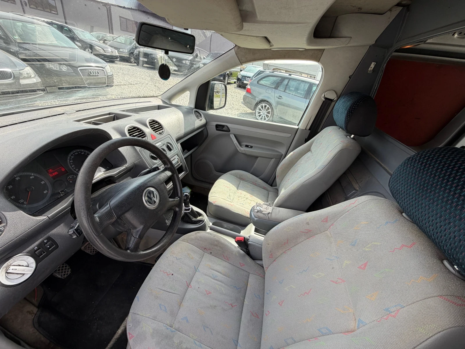 VW Caddy, снимка 10 - Автомобили и джипове - 54397122