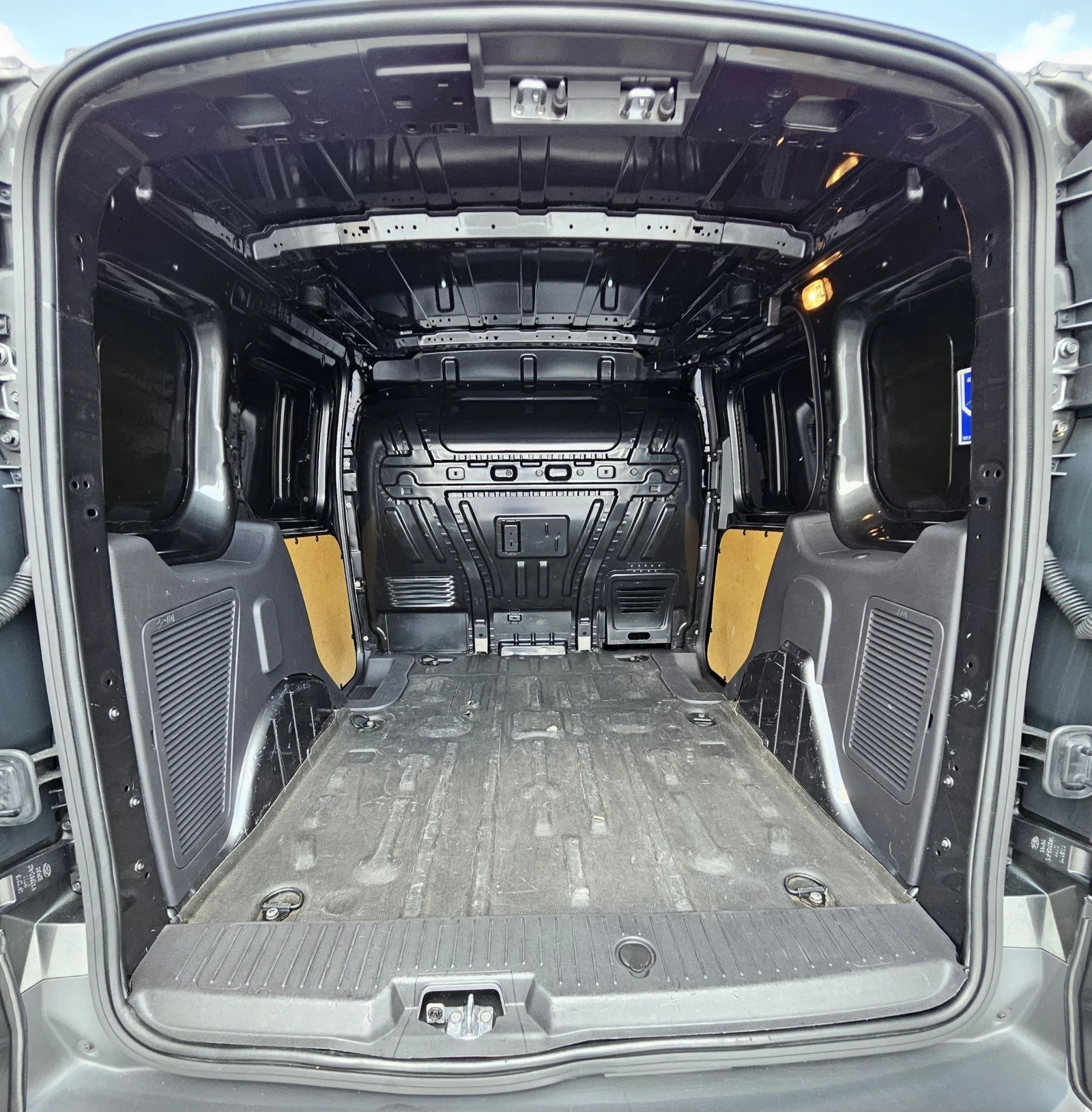 Ford Connect Евро6 150.000км Пълна сервизна история , снимка 12 - Автомобили и джипове - 54528370