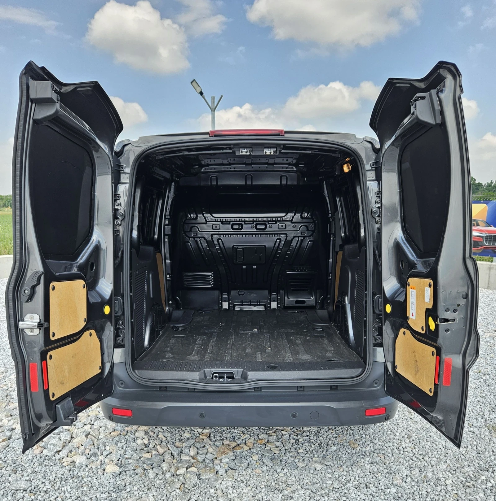 Ford Connect Евро6 150.000км Пълна сервизна история , снимка 11 - Автомобили и джипове - 54528370