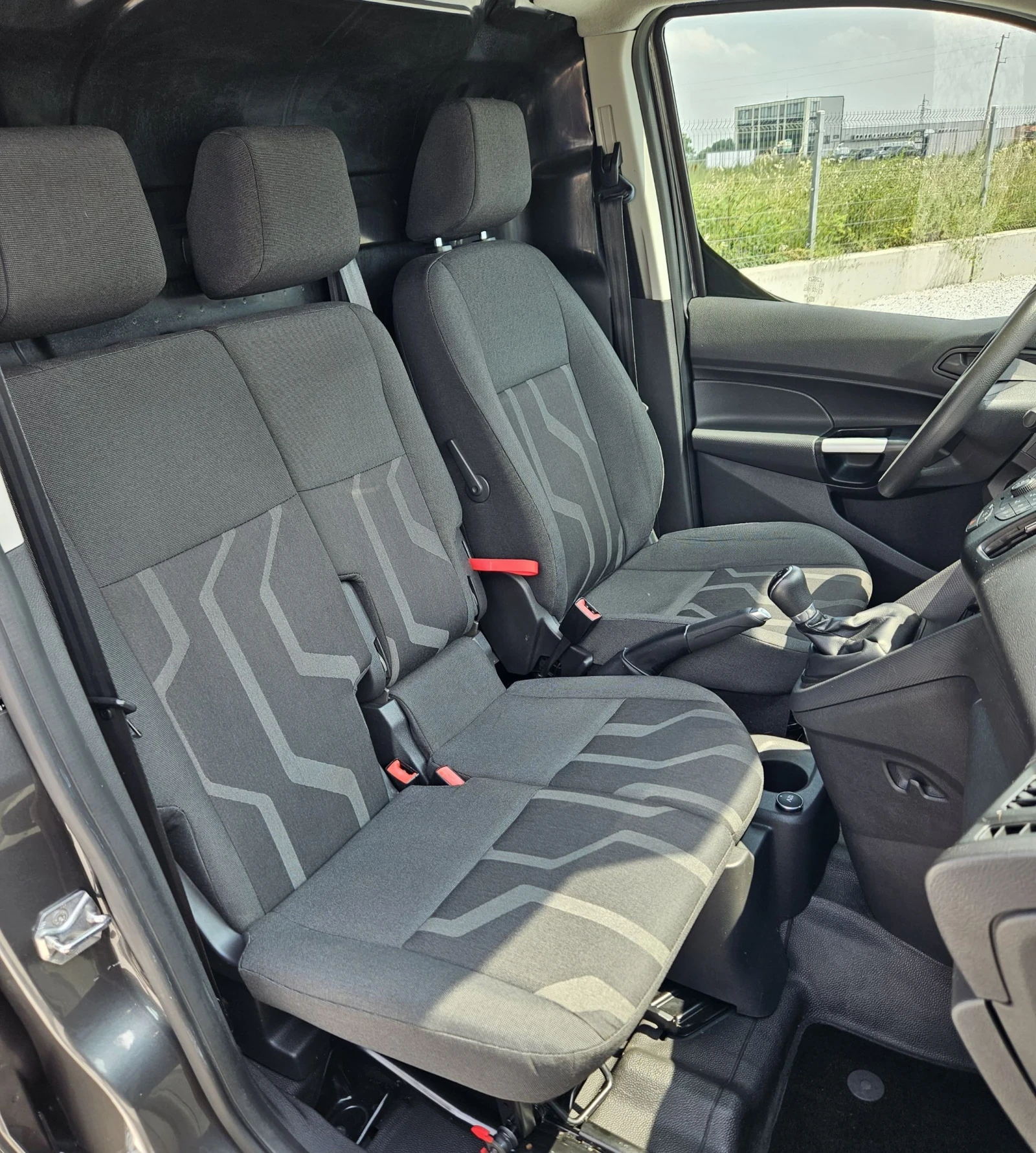 Ford Connect Евро6 150.000км Пълна сервизна история , снимка 9 - Автомобили и джипове - 54528370