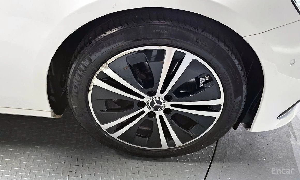 Mercedes-Benz E 250, снимка 5 - Автомобили и джипове - 54602156