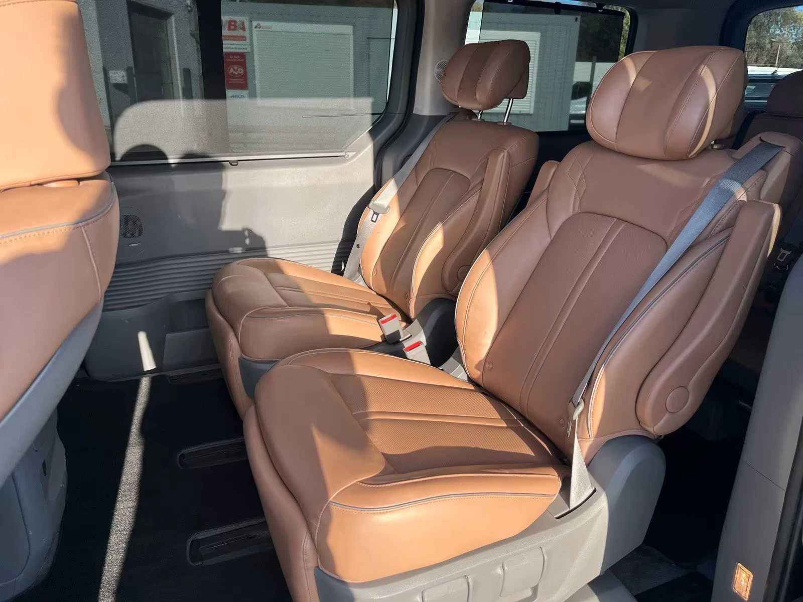 Hyundai Staria SIGNATURE/2.2/177HP/4WD/CAM/NAVI/KLESS/CPLAY/367q, снимка 8 - Автомобили и джипове - 54753469