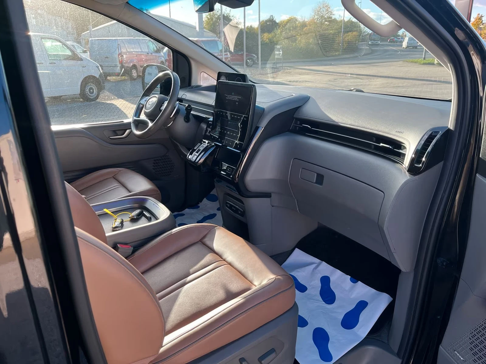 Hyundai Staria SIGNATURE/2.2/177HP/4WD/CAM/NAVI/KLESS/CPLAY/367q, снимка 7 - Автомобили и джипове - 54753469