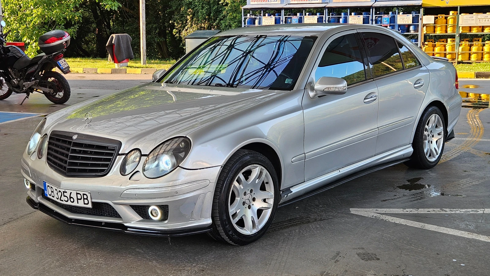 Mercedes-Benz E 320 3.2 GAZ/AVTOMAT/NAVIG/SPORT, снимка 2 - Автомобили и джипове - 55345147