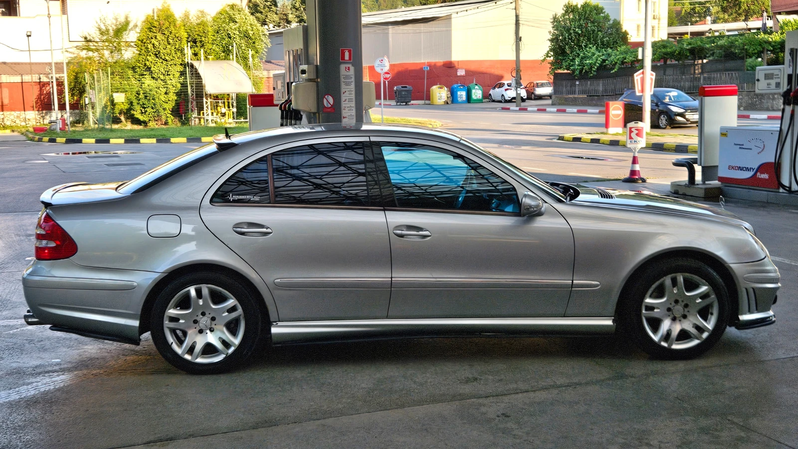 Mercedes-Benz E 320 3.2 GAZ/AVTOMAT/NAVIG/SPORT, снимка 7 - Автомобили и джипове - 55345147